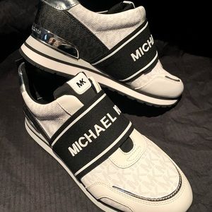Michael Kors Shoes, size 9, new!